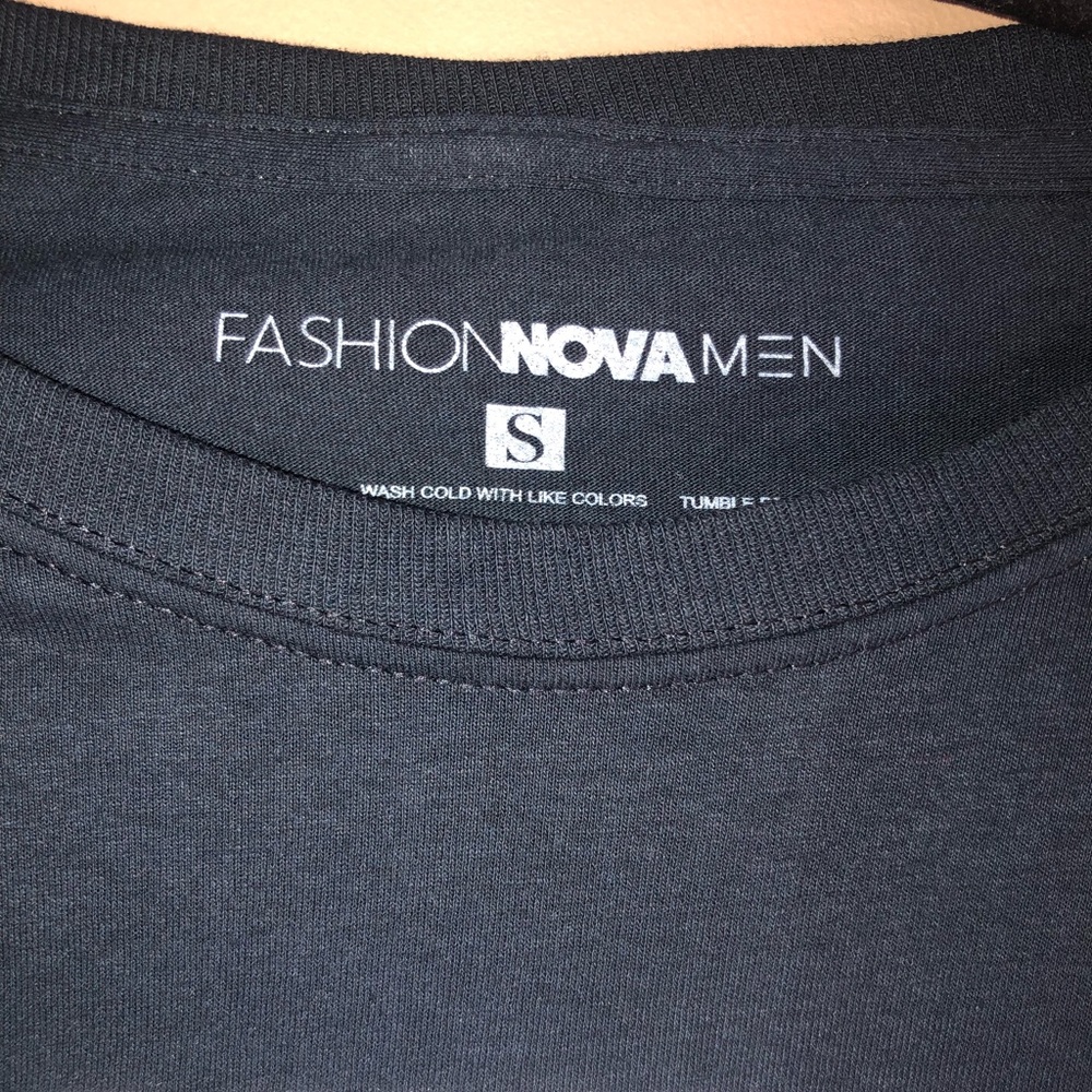 NWT Men’s FashionNova Printed “Fantasy” Short Sleeve Tee Sz S - Picture 2 of 3